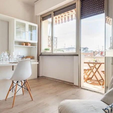 Seaside Apt Private Parking And Near The Beach Viareggio Esterno foto